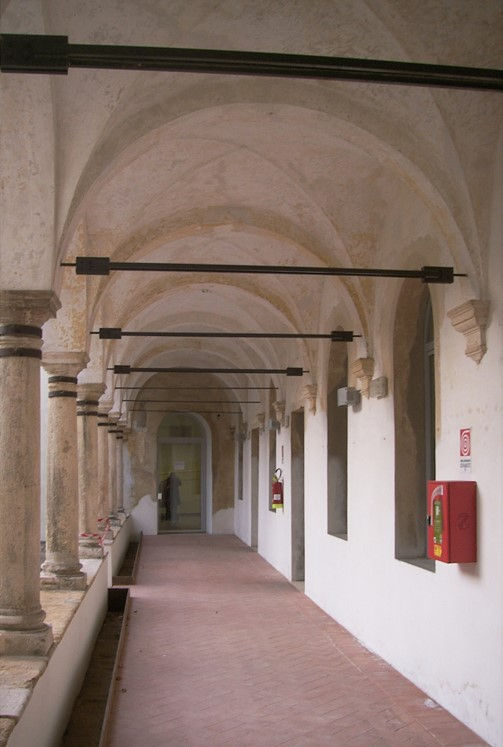 Padova Chiostro 1.jpg