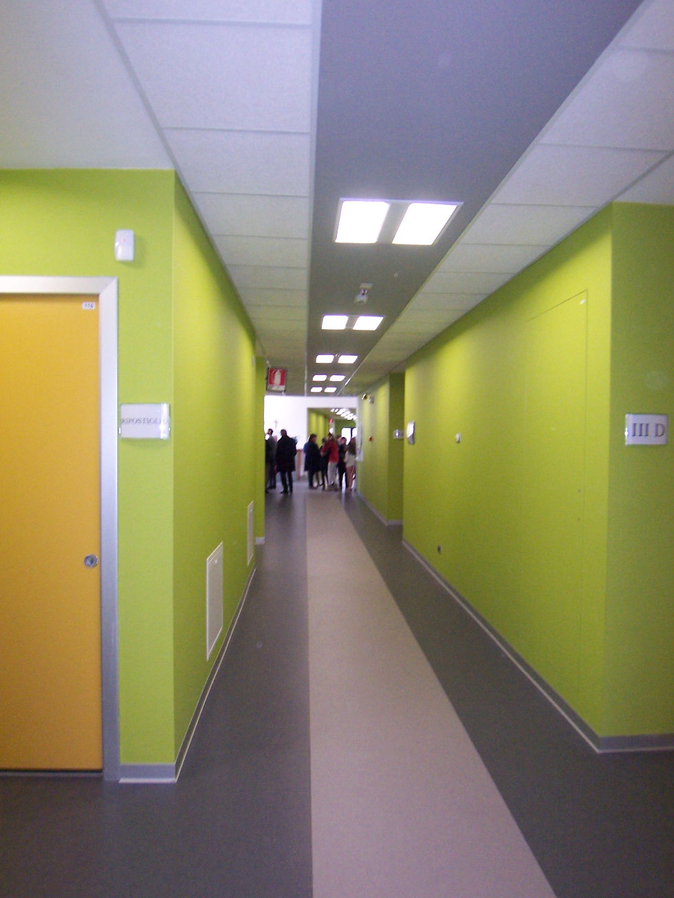 Scuola Portomaggiore corridoio.jpg