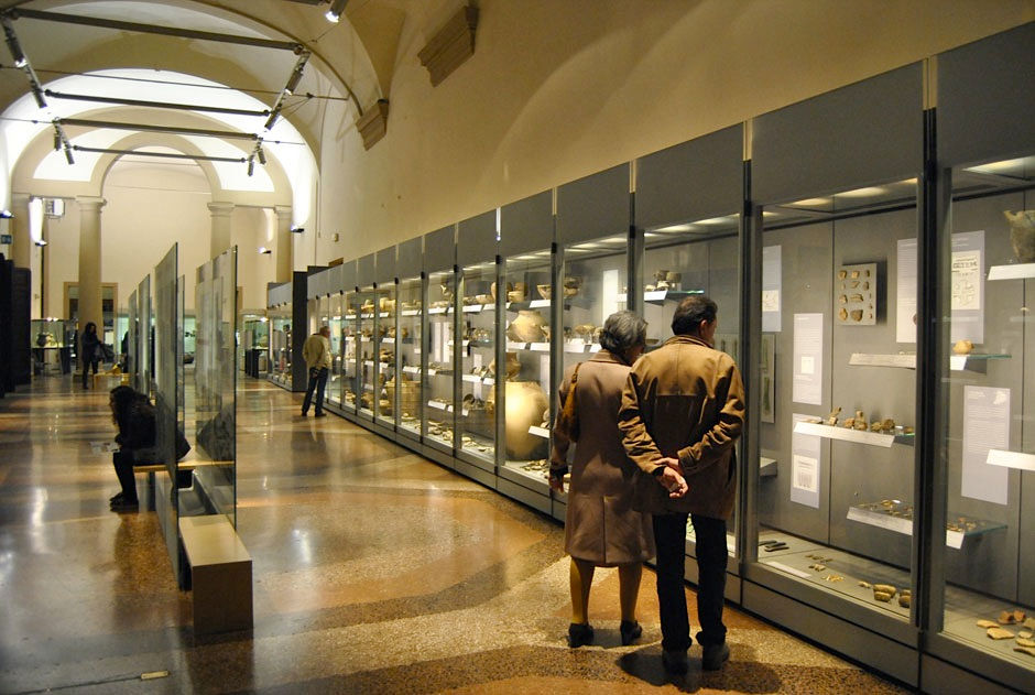 Collezione etrusca Sala.jpg
