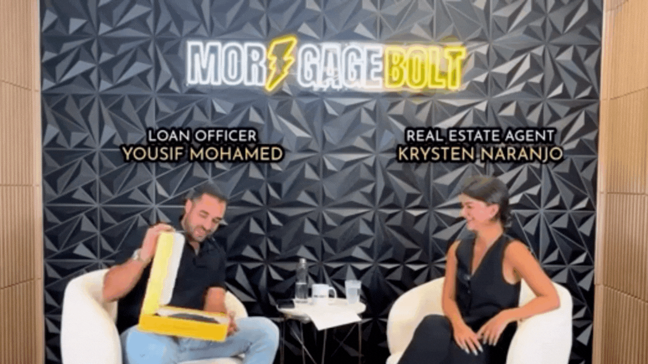 FRIDAY NEWSLETTER VIDEO GIF (Your Story) (11).gif