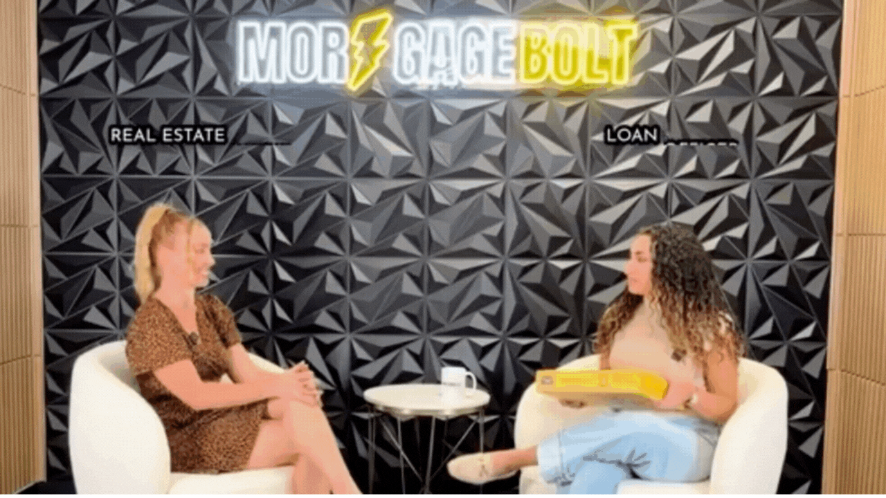 FRIDAY NEWSLETTER VIDEO GIF (Your Story) (12).gif