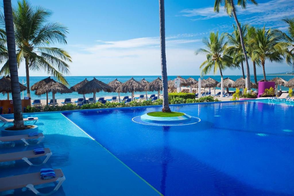 3 Nights at Crown Paradise, Puerto Vallarta. All Inclusive