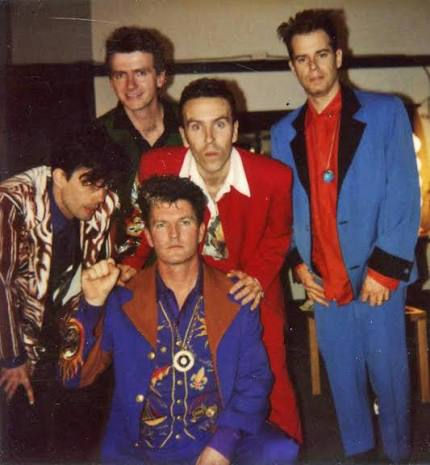 Crowded House 1991 version: Mark Hart, Neil Finn, Nick Seymour, Paul Hester - Tim Finn kneeling at front