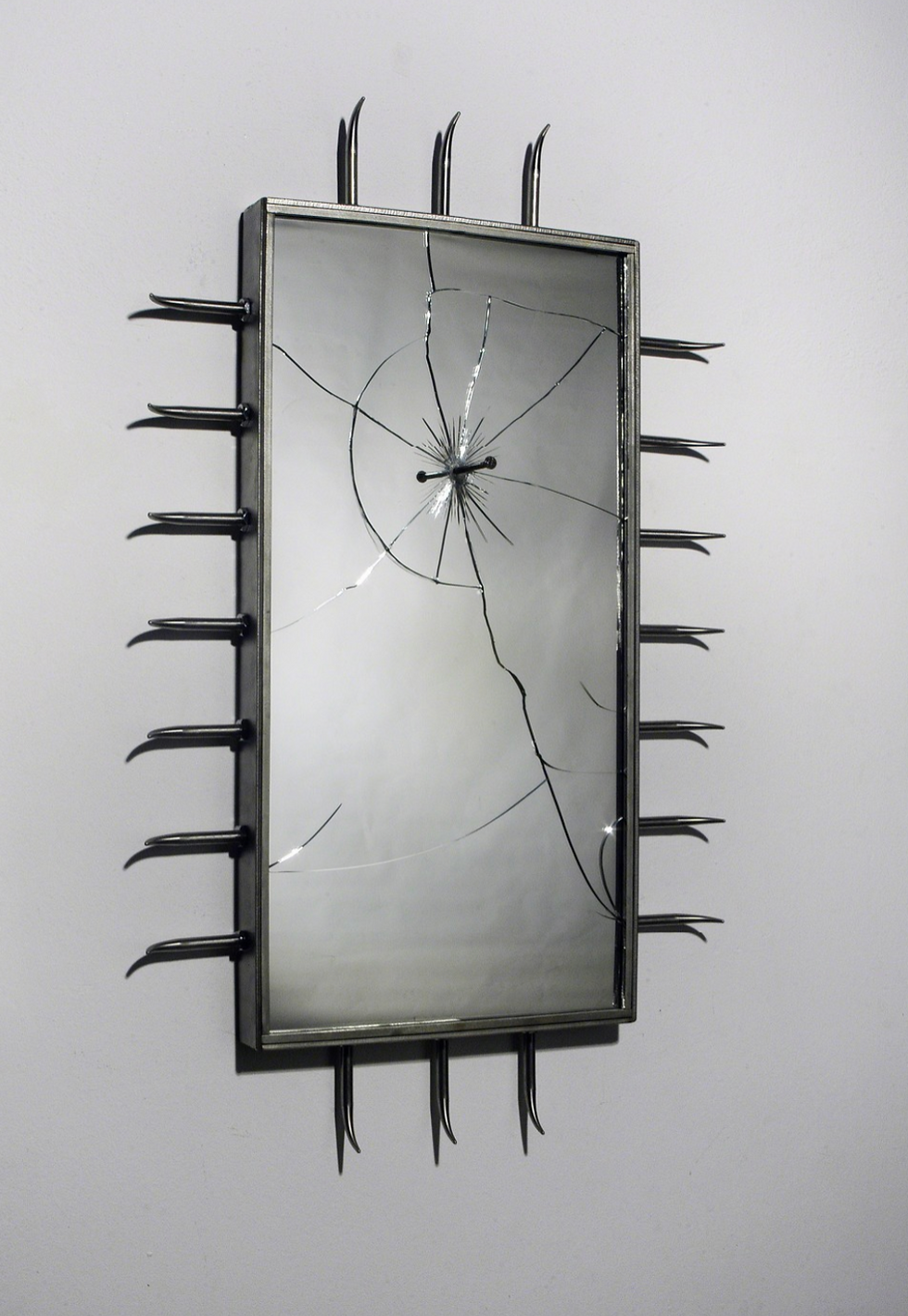 Dimitris Merantzas Adiós, 2009 Metal inoxidable, ganchos de acero inoxidable, espejo, clavo oxidado 100 × 60 × 5 cm