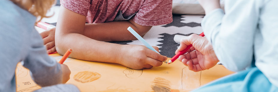 Children color with colored pencils.