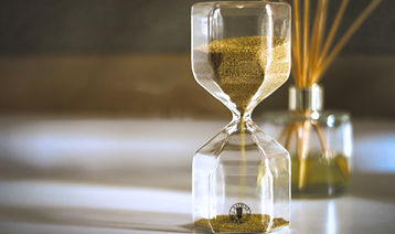 clear hour glass with yellow liquid_edit
