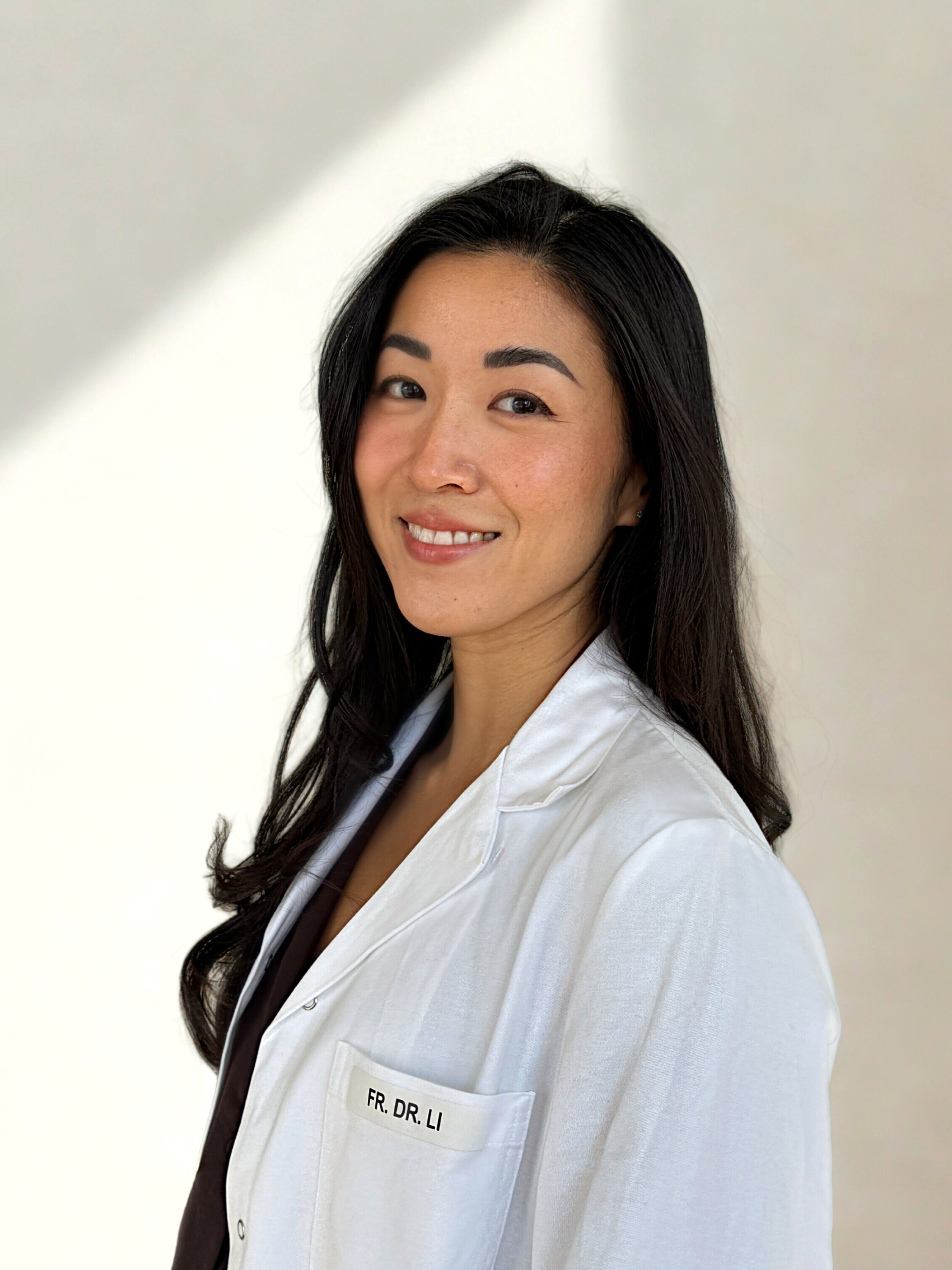 Dr. med. univ. Stephanie Li