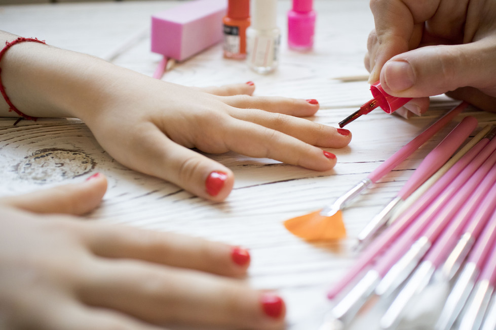 Application de vernis à ongles