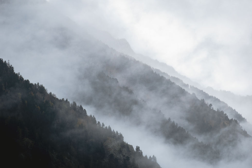 Pyrénées françaises sous la brume lors d’une baisse des températures