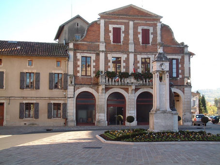 La mairie de Cazères en Haute-Garonne.