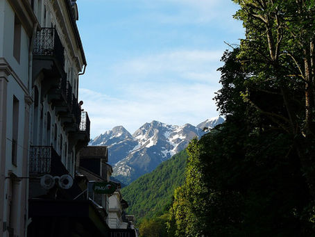 Vue sur les Pyrénées depuis les allées d’Étigny à Luchon