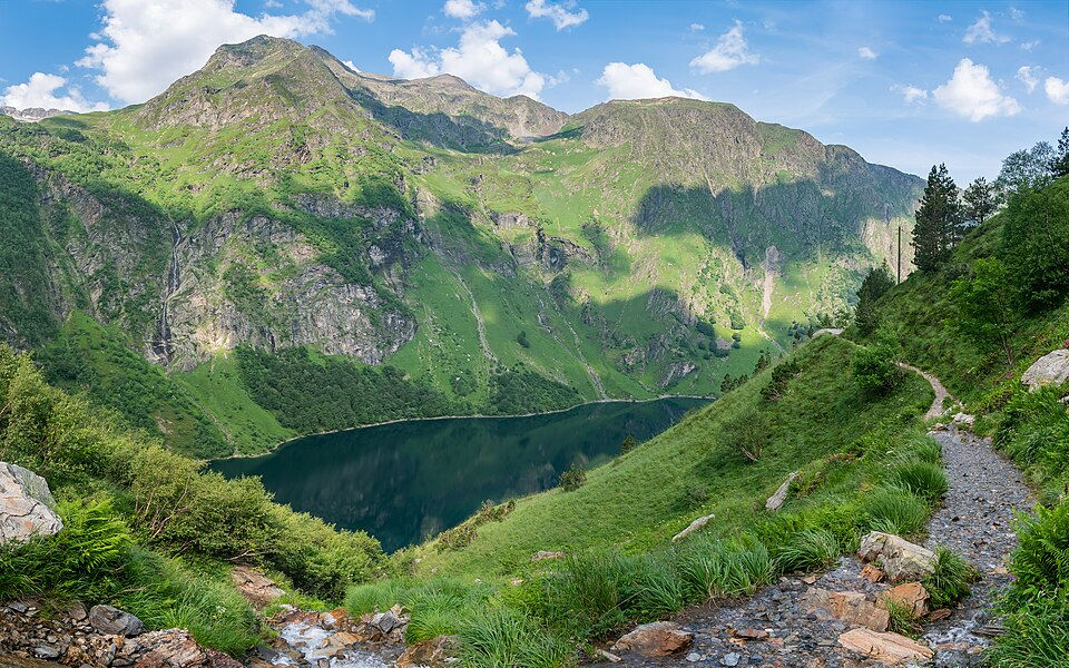 Lac d’Oô dans les Pyrénées, dont le barrage alimente la centrale hydroélectrique de Luchon