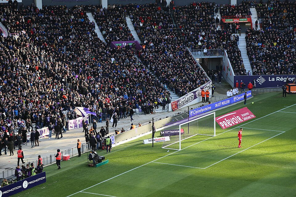 Supporters du TFC dans les tribunes du Stadium de Toulouse