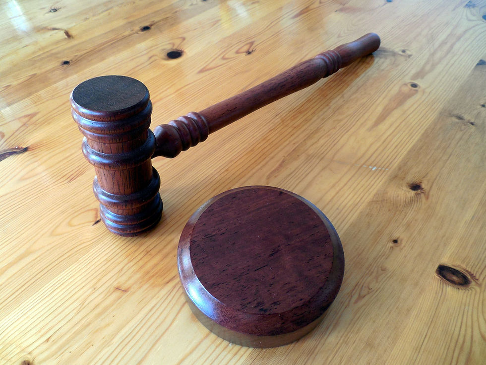 Marteau de justice illustrant l’activité judiciaire dans le Comminges