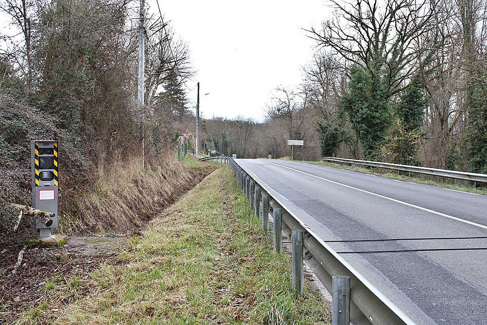Radar automatique au bord d’une route, illustration de la mobilisation agricole en Haute-Garonne