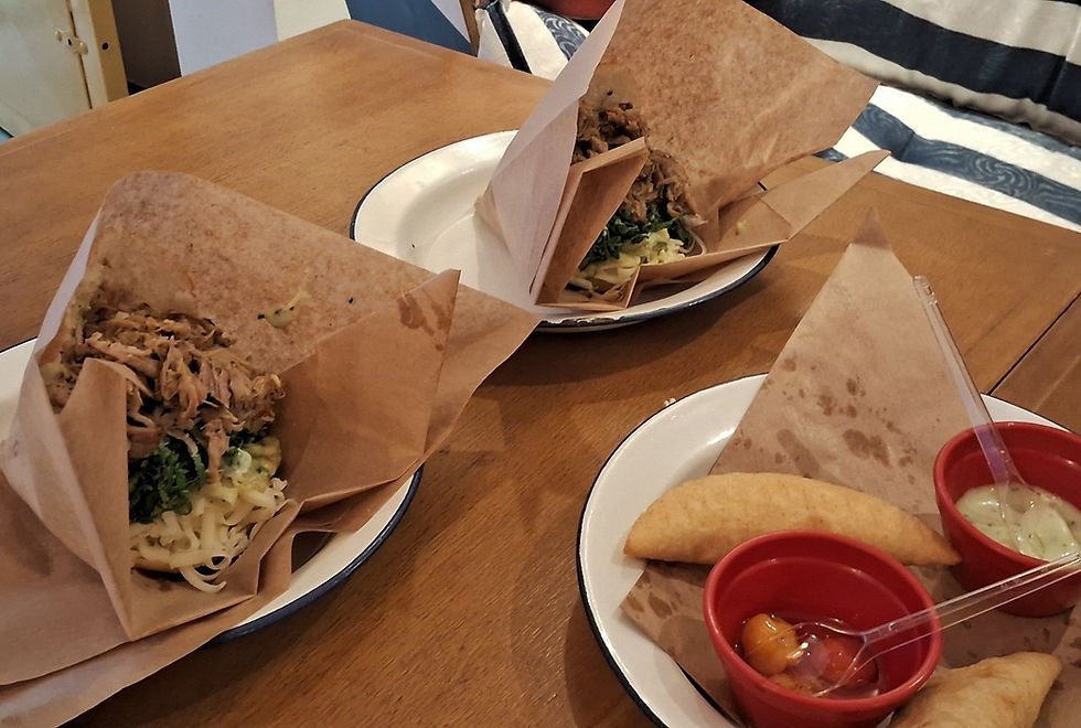 Inaugurado em julho de 2025 na Zona Oeste da cidade de São Paulo, o La Perla Caribe Na Rua é o restaurante de comida caribenha comandado pelo casal Rosalva Cardona e Lester de Silva