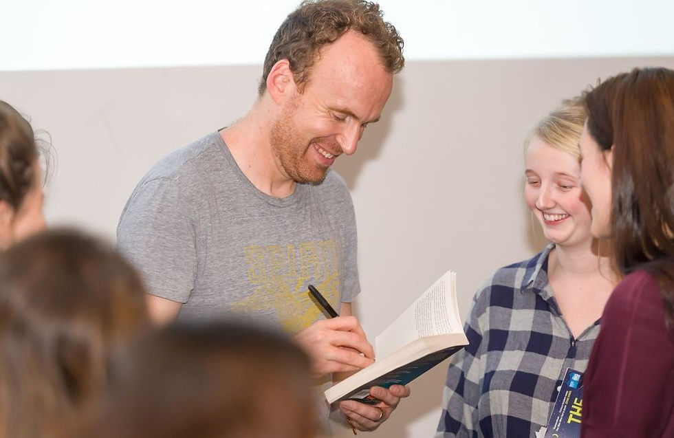 Matt Haig é o escritor inglês que lançou A Biblioteca da Meia-noite
