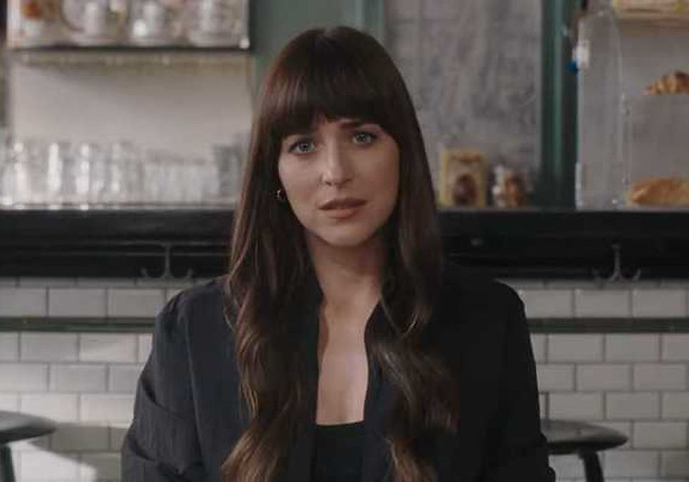 Estrelado por Dakota Johnson, Amores Materialistas (Materialists: 2025) é o filme de Celine Song que apresenta o drama de uma jovem dividida entre a paixão genuína por um pobretão carismático e a estabilidade financeira do namoro com um ricaço frio e calculista