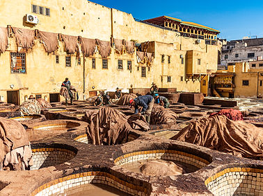 La conceria famosa a Fes durante la visita in medina nei viaggi in Marocco