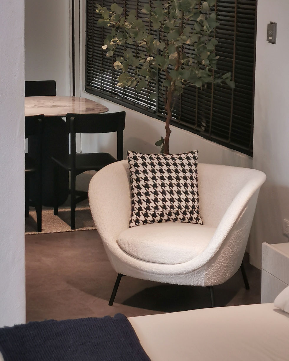 Thumbnail: Como Lounge Chair