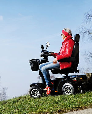 gallery-s700-mobility-scooter-lifestyle4.jpg
