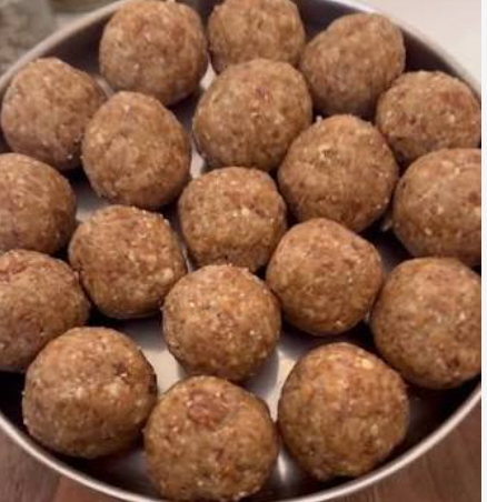 Kanik Dry Fruits Laddu (कणिक आणि ड्राय फ्रूटचे लाडू)