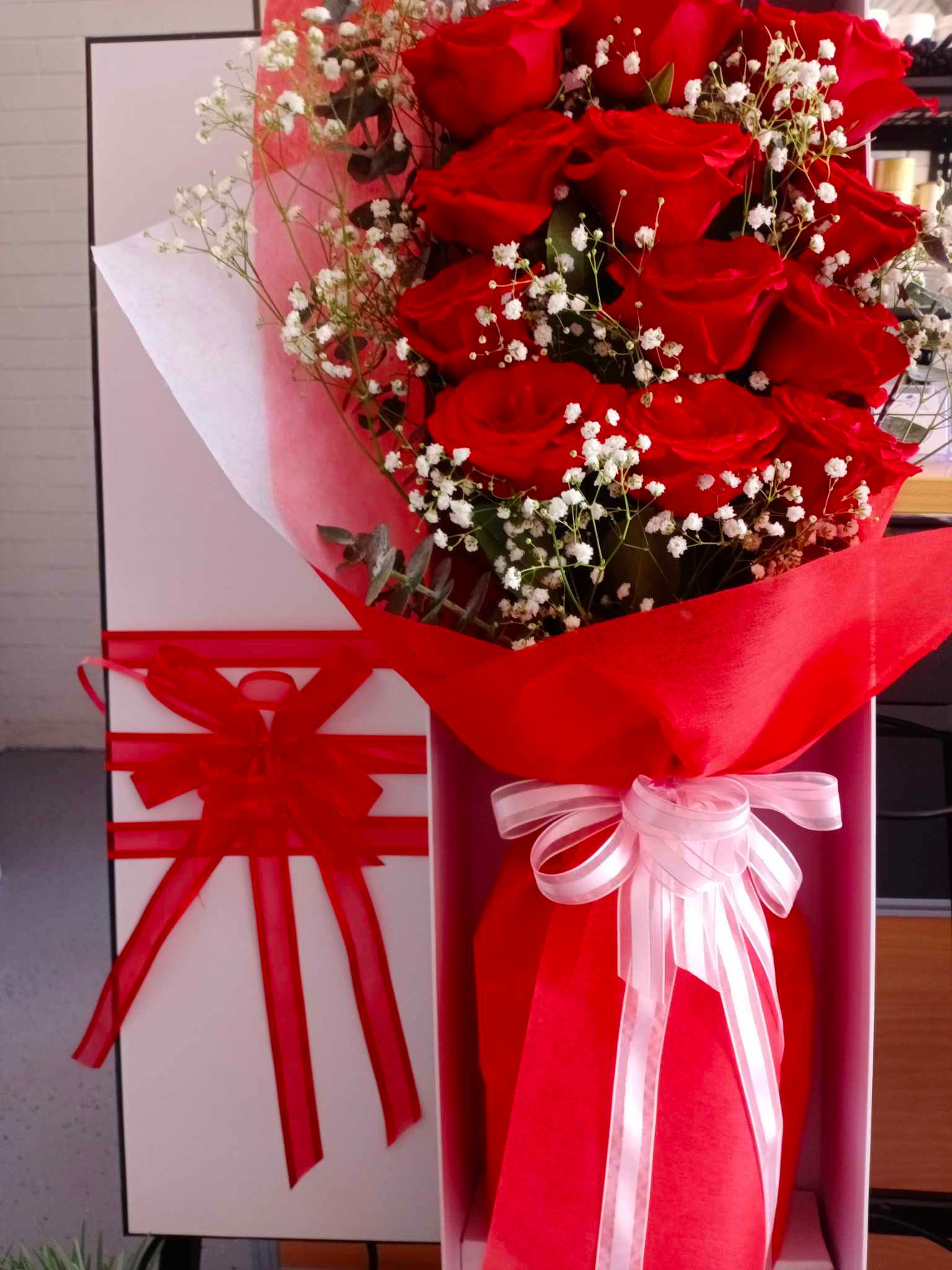 12 Stem Ecuador Roses in a Box