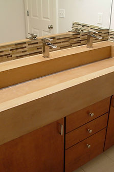 Ramp sink with slot drain
