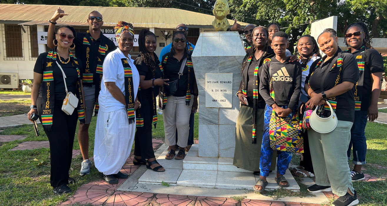 Group photo at Kwame Nkrumah Mausoleum