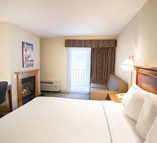 Yankee Room Photos 2022 King Fireplace1.jpg