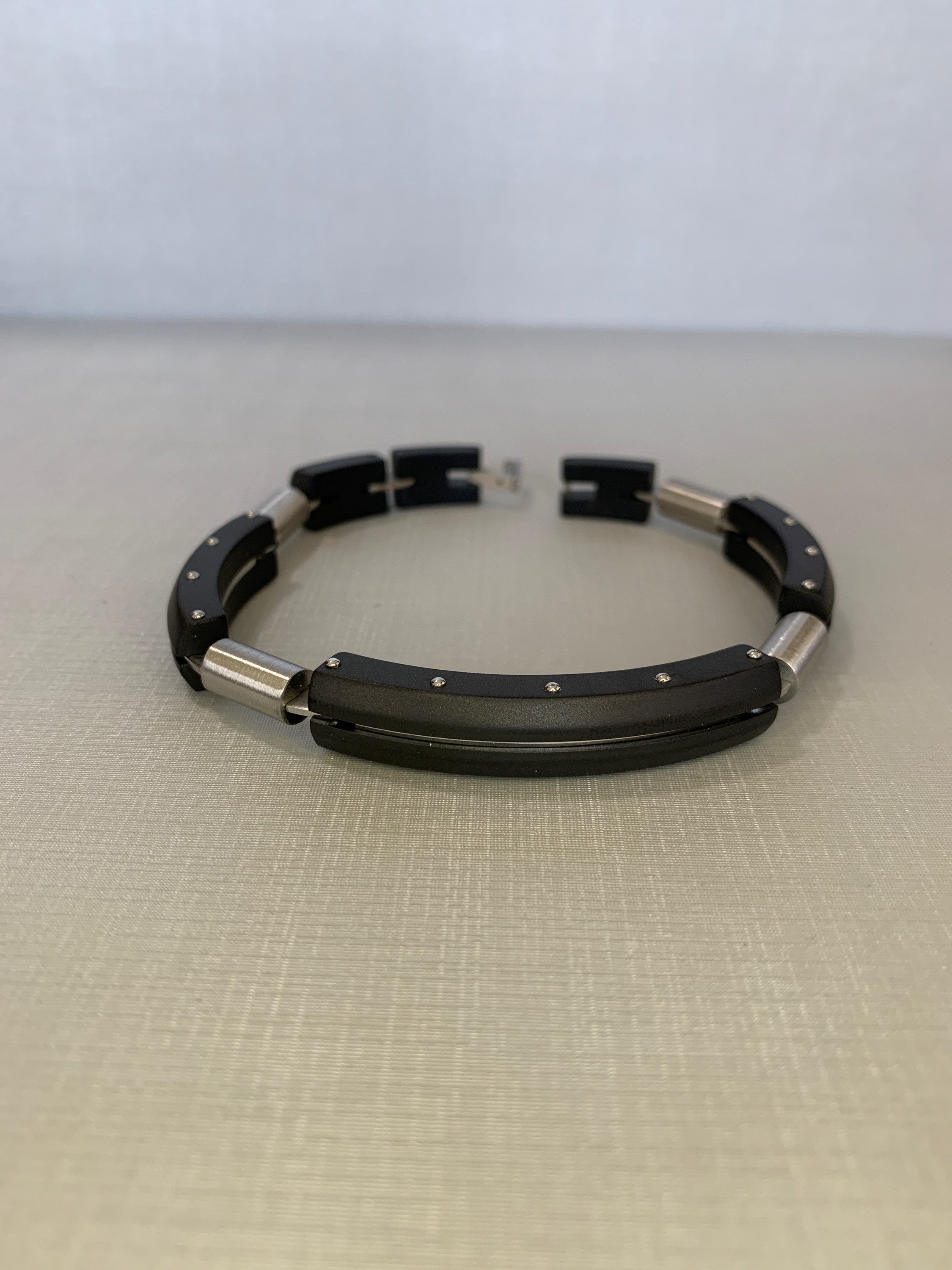 Pulseira masc Aço e preto 