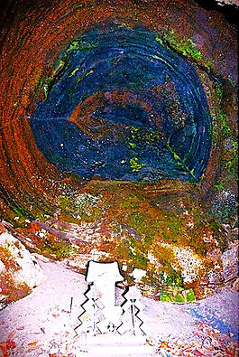 御室に鎮座する青龍権現の化身「龍の目」画像