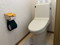熊本市西区でトイレ交換・クロス貼替工事を行いました。