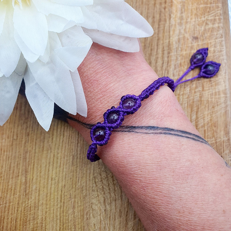 Miniaturbild: Makramee-Armband "Spirit of Amethyst" – Handgefertigt in Ulm | Klarheit & Innere