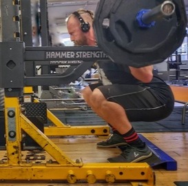 Everybody loves a low squat