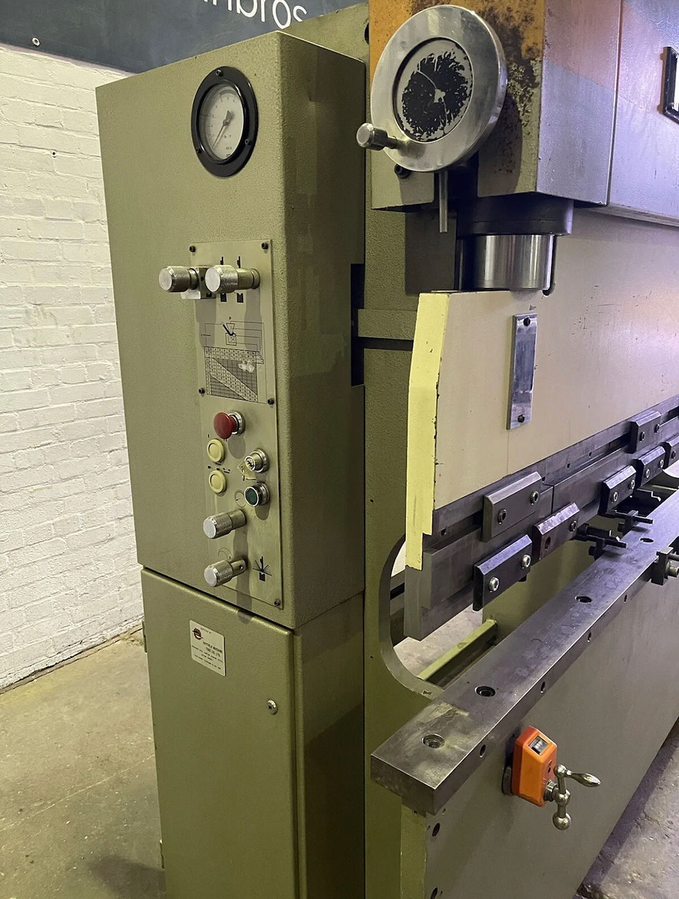 Thumbnail: K & B 2m x 35t Hydraulic Pressbrake