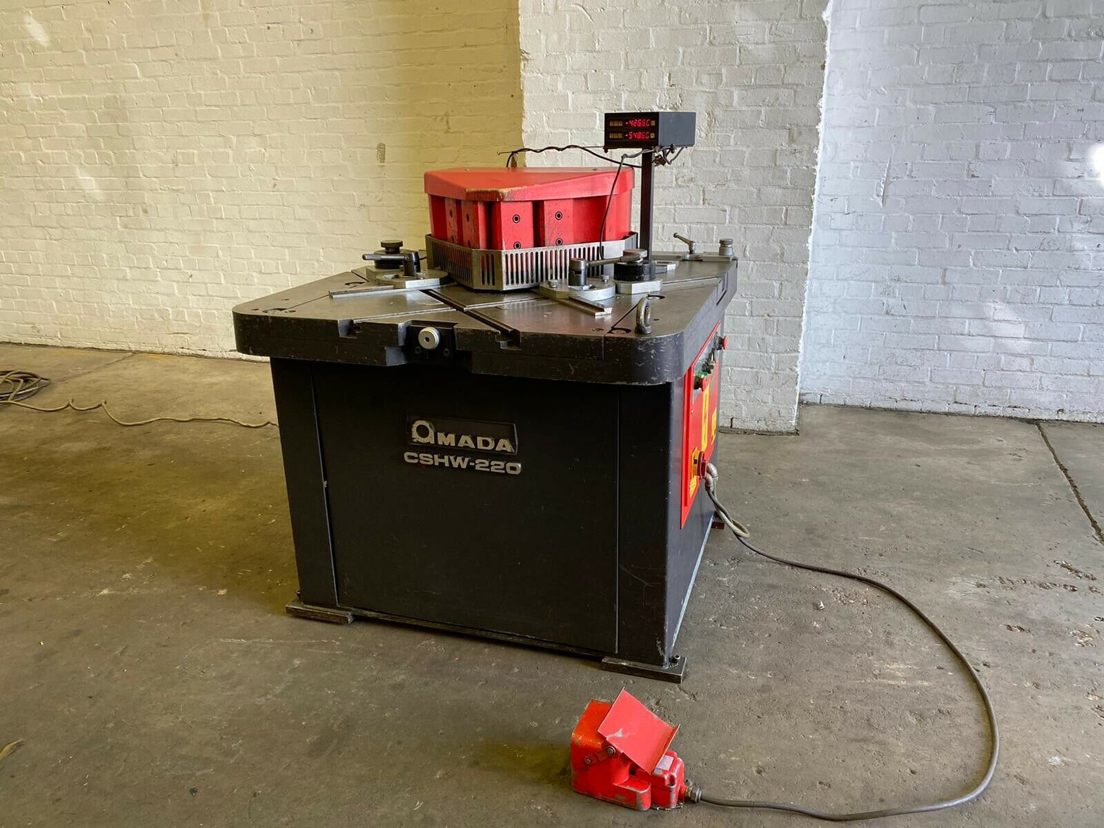 Amada CSHW-220 Twin Sided Hydraulic Corner Notcher