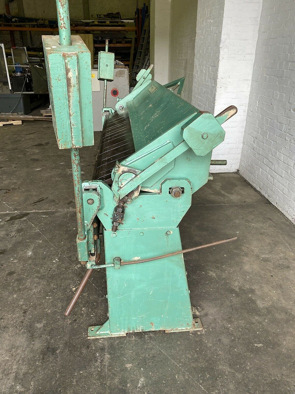 Thumbnail: Edwards 2m Box & Pan Folder