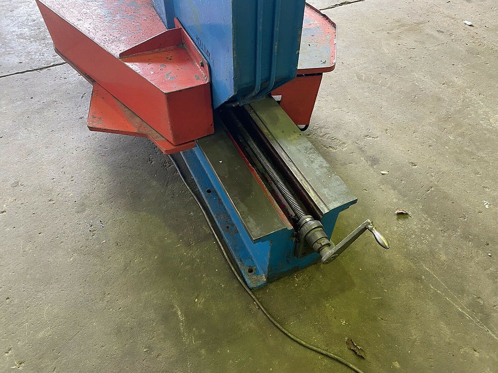 Thumbnail: M + W (Germany) Hydraulic 2m Circle Cutter