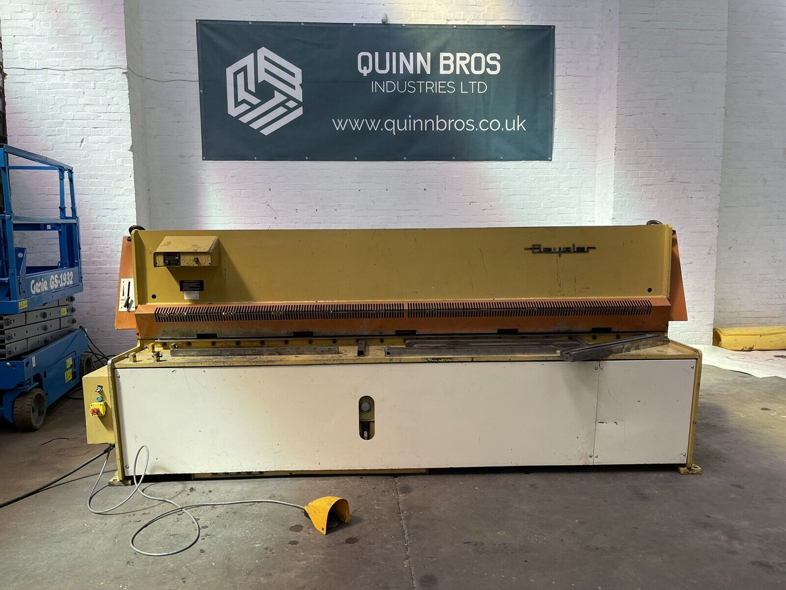 Beyeller (Edwards Pearson) Model G.E. 3m Hydraulic Sheet Metal Guillotine