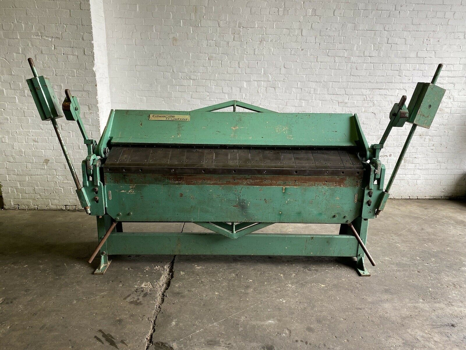 Edwards 2m Box & Pan Folder