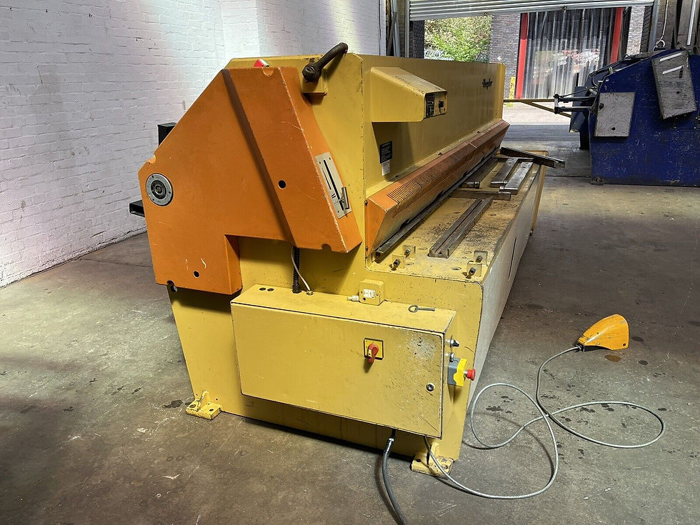 Thumbnail: Beyeller (Edwards Pearson) Model G.E. 3m Hydraulic Sheet Metal Guillotine