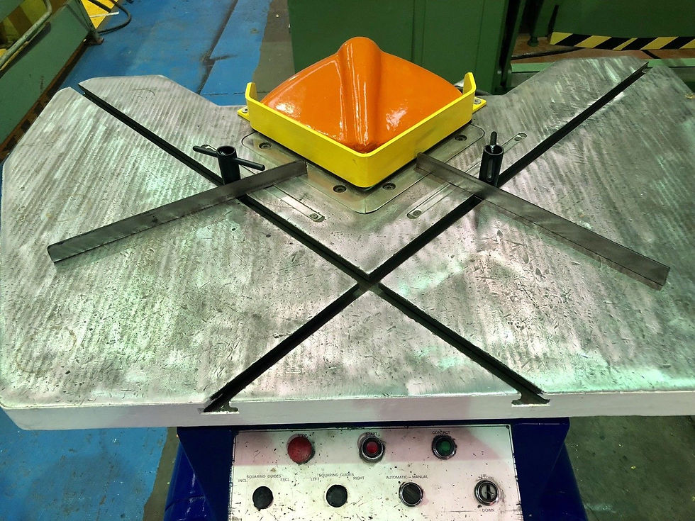 Thumbnail: Comaca (Italy) CS220/4 Hydraulic Corner Notcher