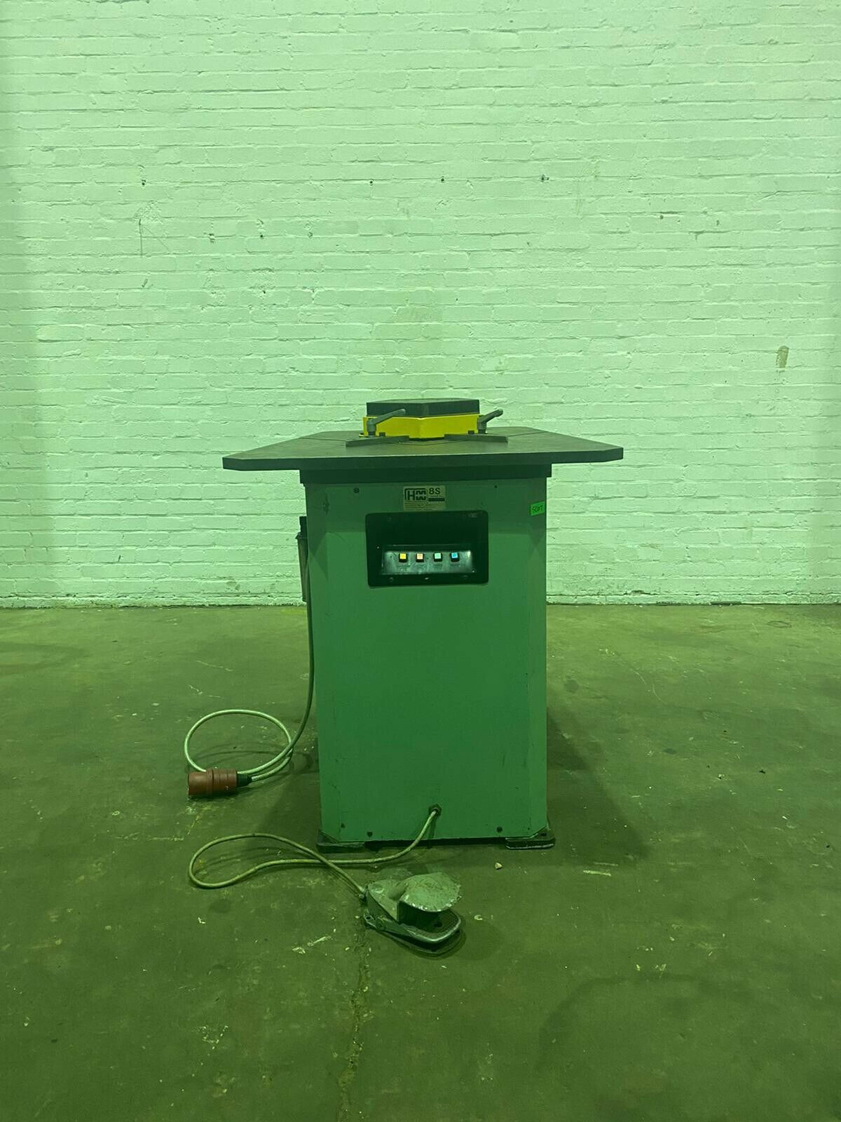 HMW 8S Hydraulic Corner Notcher