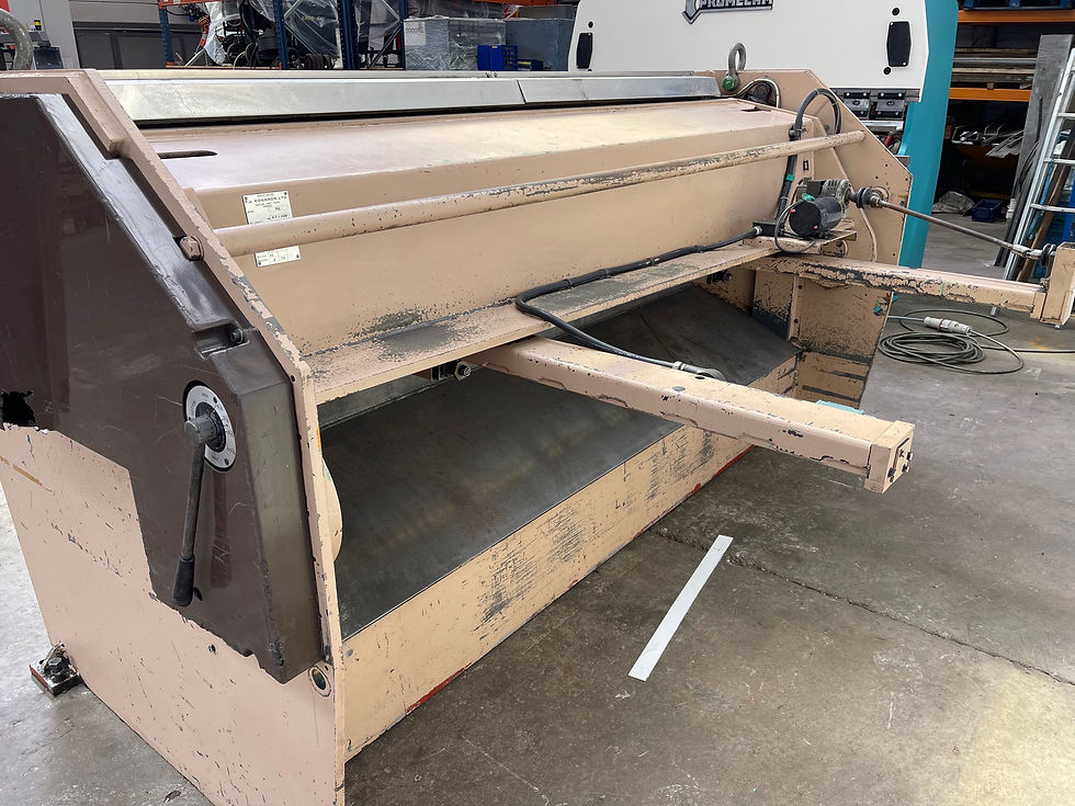 Thumbnail: Edwards Pearson GE Hydraulic Guillotine