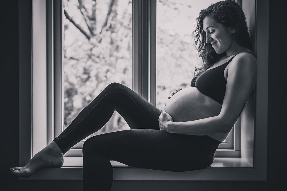 BW-Maternity portrait-in home-in Stavanger