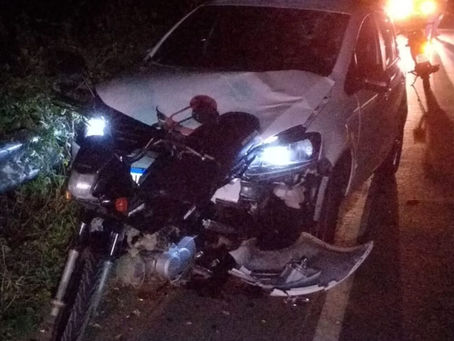 Quatro pessoas ficam feridas após carro atingir duas motocicletas na SE-361, em Simão Dias