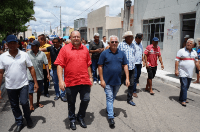 Prefeito de Macambira tenta sair do PT pelas portas do fundo.