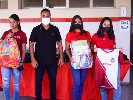 São Domingos: Mais de 600 kits de material escolar são entregues para os alunos da rede Estadual