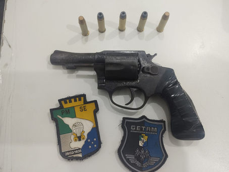 ITABAIANA: Policiais do GETAM prendem suspeito por porte ilegal de arma de fogo